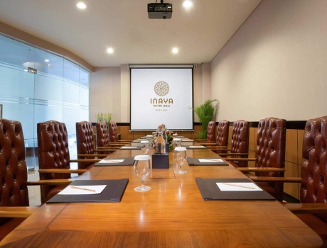 Executive-boardroom-07670